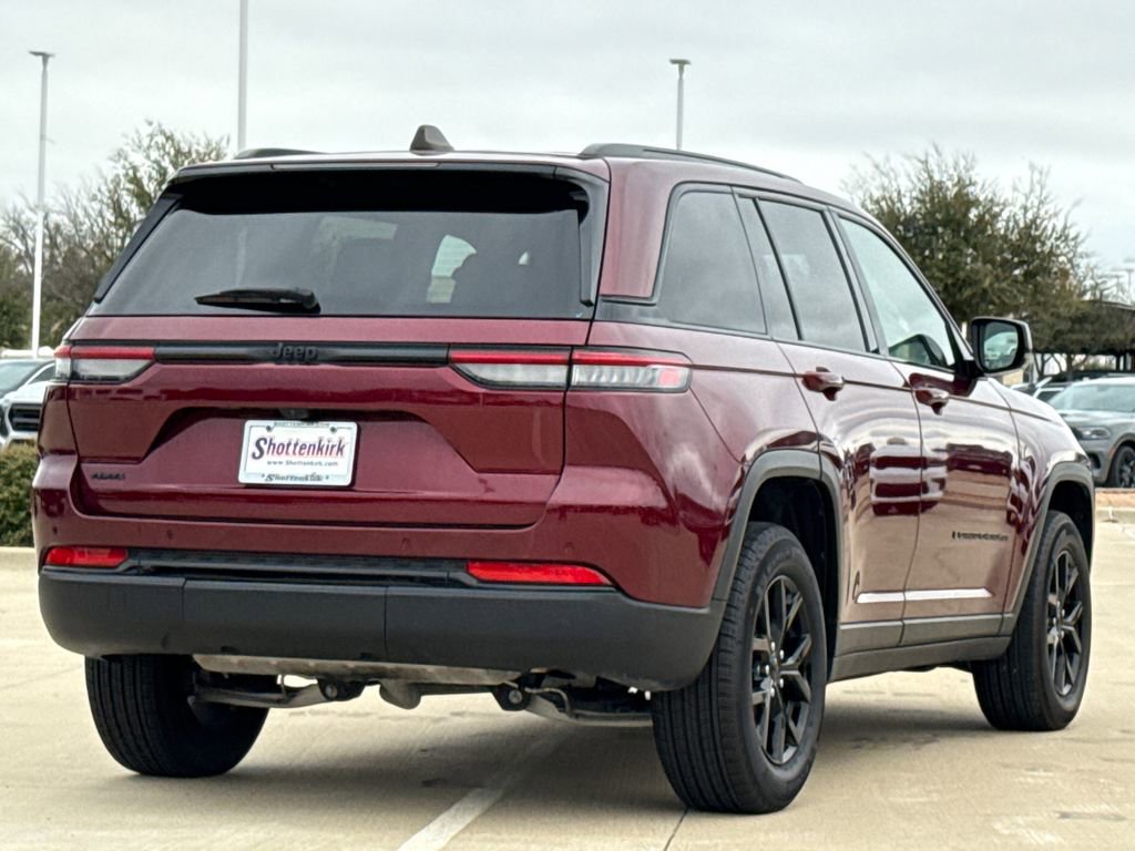 Used 2024 Jeep Grand Cherokee Altitude AWD/4WD image 8
