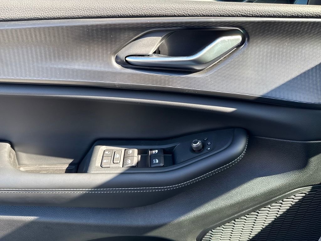 New 2025 Jeep Grand Cherokee L Laredo image 14