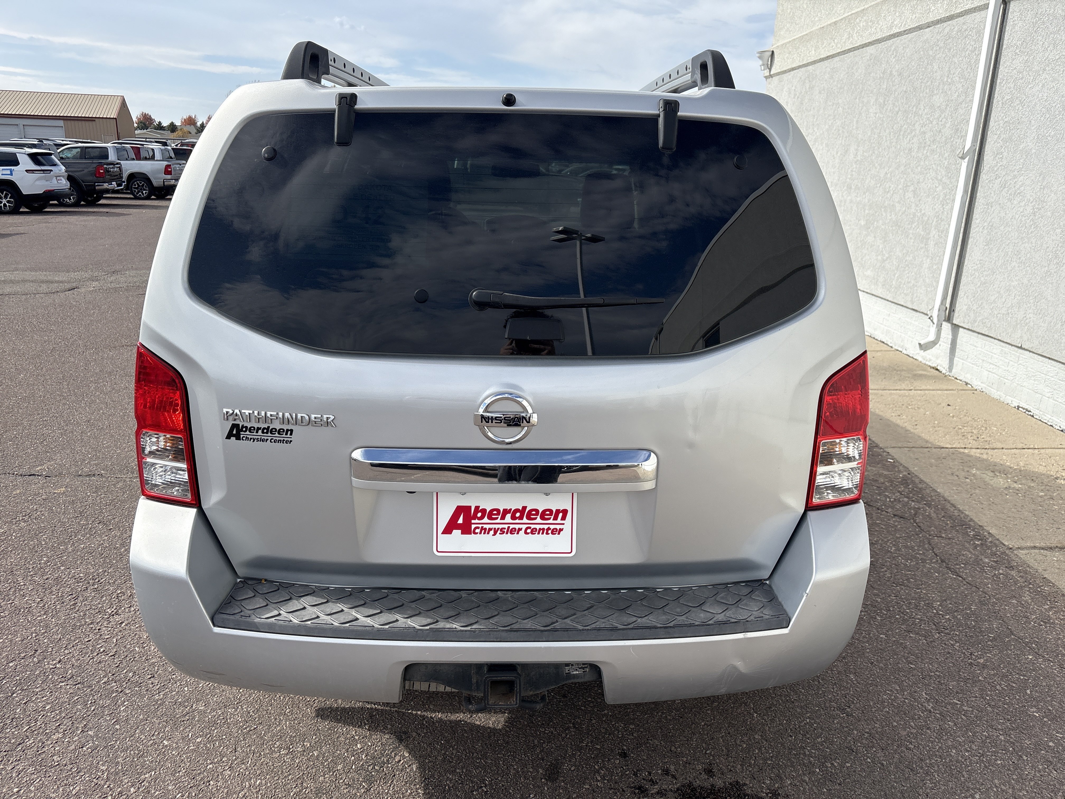 Used 2011 Nissan Pathfinder SV RWD image 6