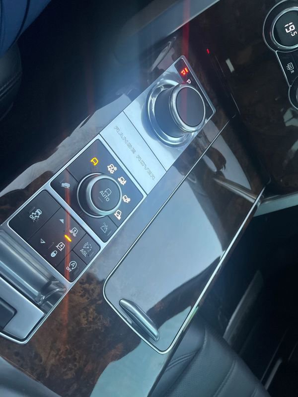 Used 2015 Land Rover Range Rover Supercharged image 24