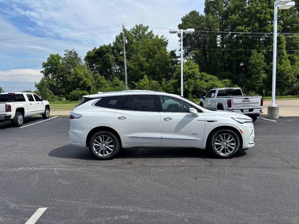 Used 2023 Buick Enclave Avenir w/ Avenir Technology Package AWD/4WD image 2