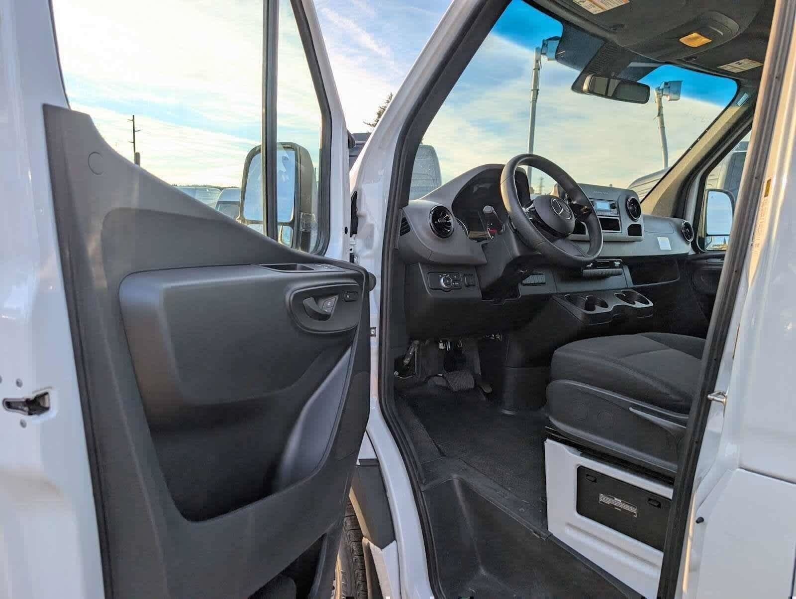 Used 2025 Mercedes-Benz Sprinter 2500 image 23