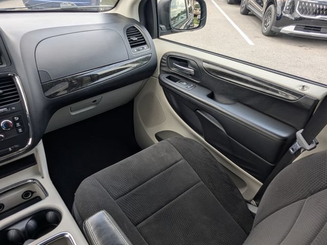 Used 2013 Dodge Grand Caravan SXT w/ Rear Park Assist Pkg FWD image 22