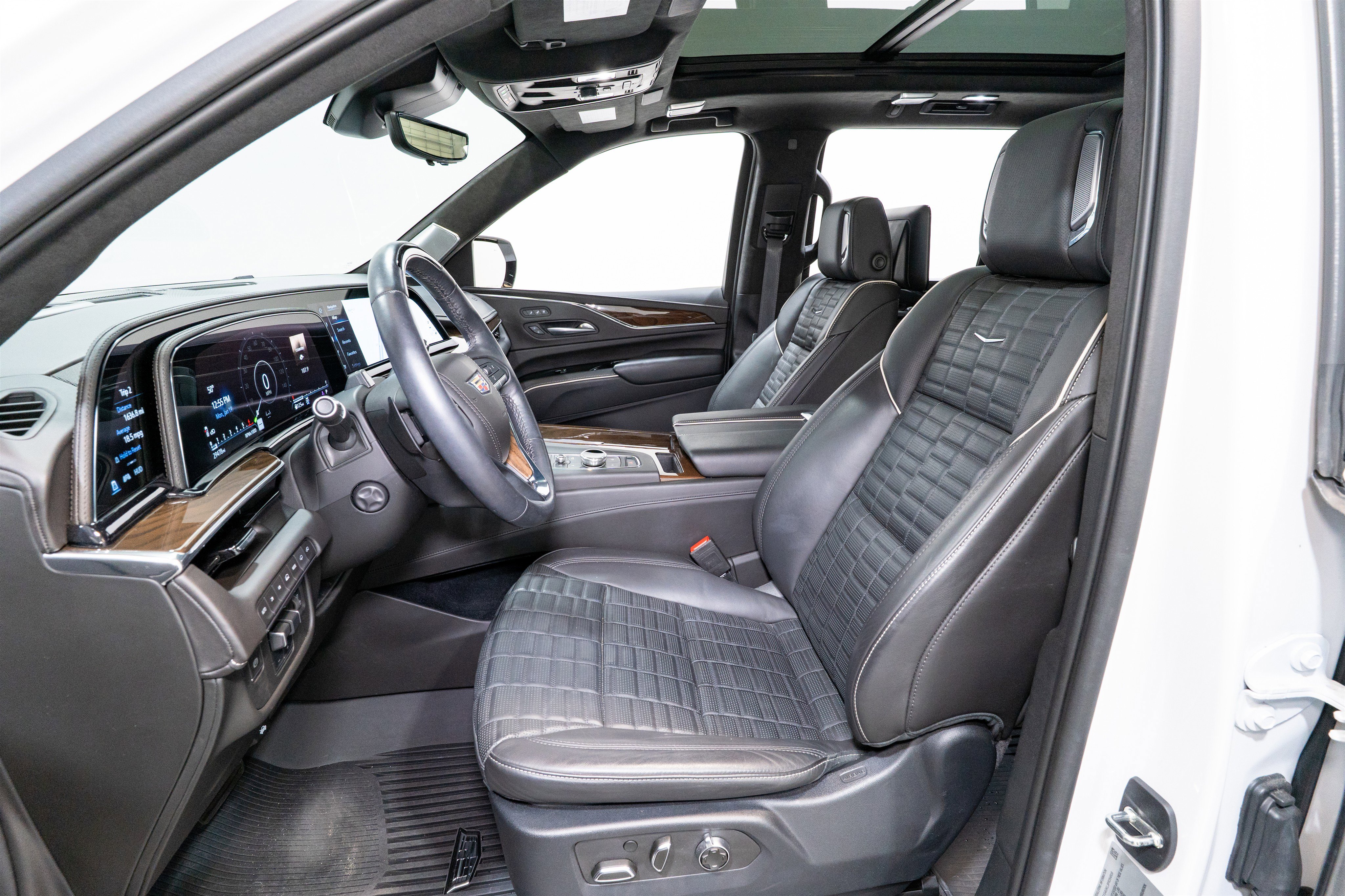 Used 2023 Cadillac Escalade Sport Platinum w/ LPO, ONYX Package image 17