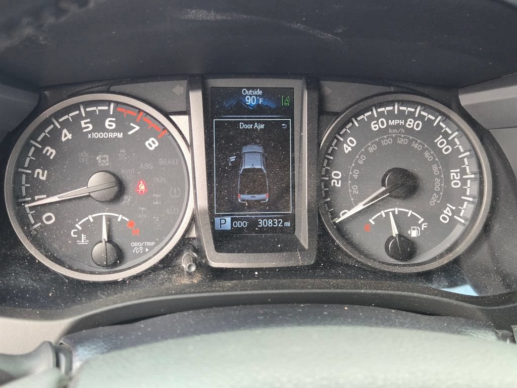 Used 2022 Toyota Tacoma TRD Off-Road w/ Technology Package AWD/4WD image 27