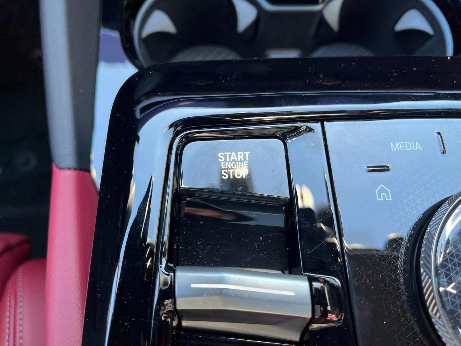 Certified 2025 BMW 530i xDrive w/ Premium Package image 28