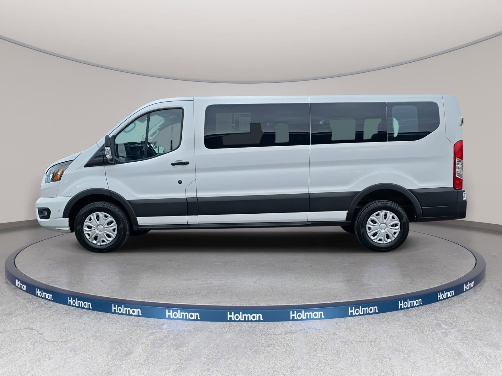 Used 2023 Ford Transit 350 XLT image 4