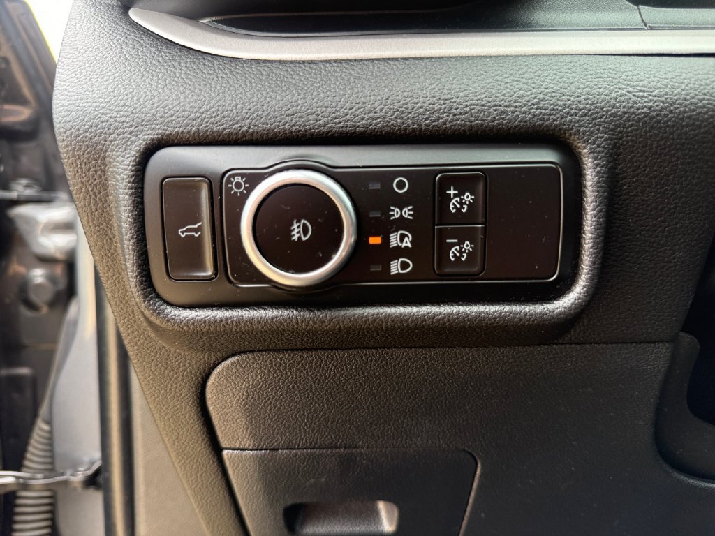 Used 2023 Ford Explorer XLT w/ Equipment Group 202A AWD/4WD image 19