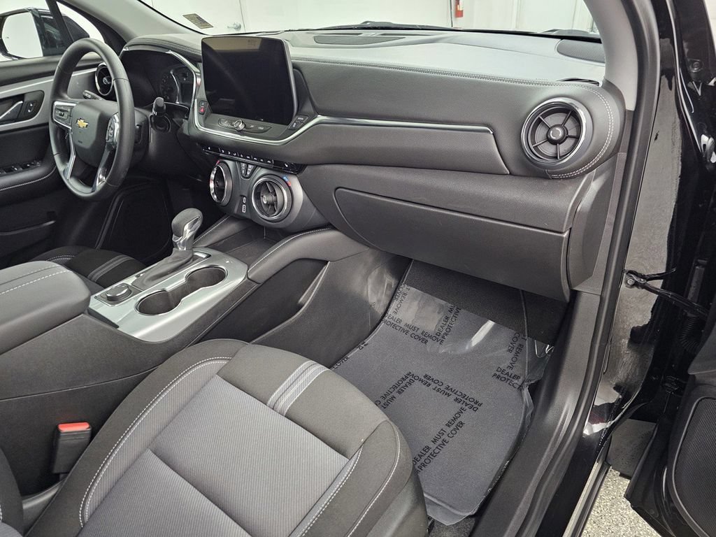 Used 2026 Chevrolet Blazer LT FWD image 12