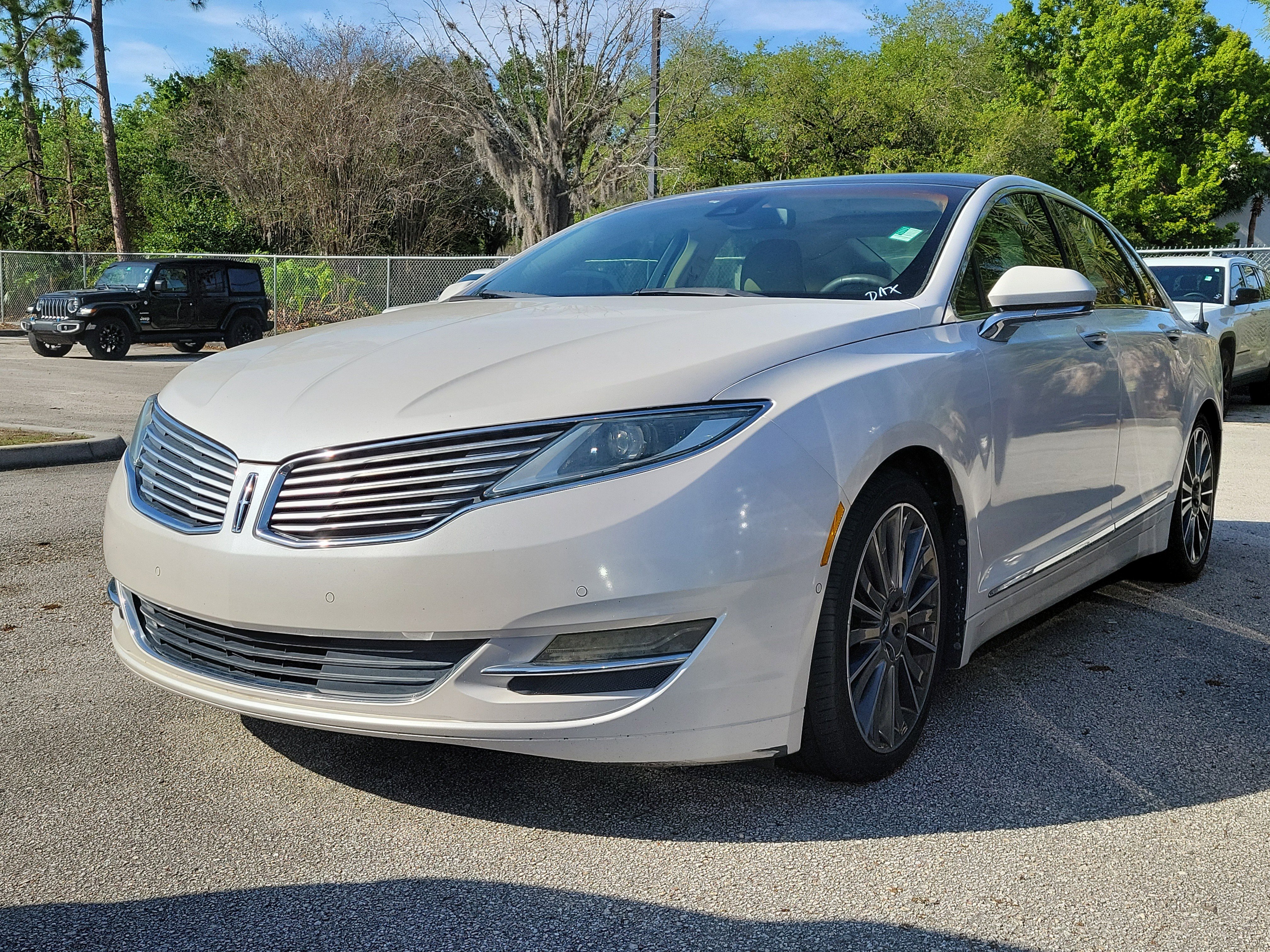 Used 2013 Lincoln MKZ image 2