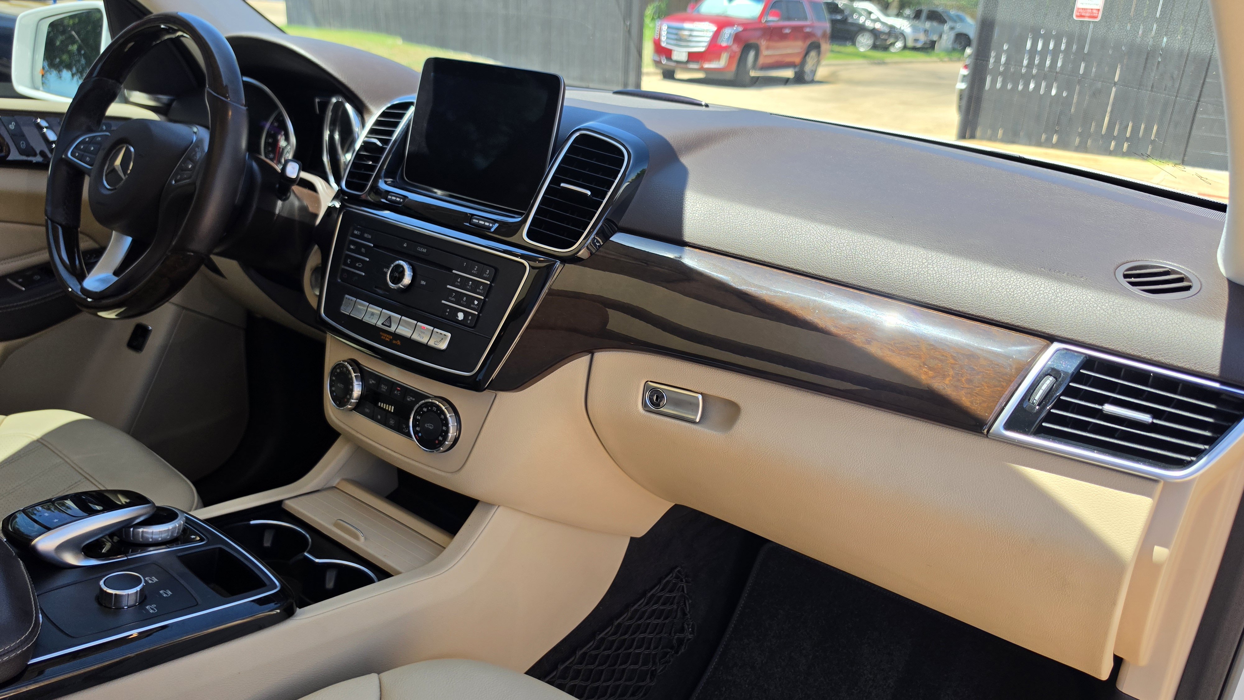 Used 2018 Mercedes-Benz GLE 350 w/ Premium 1 Package image 33