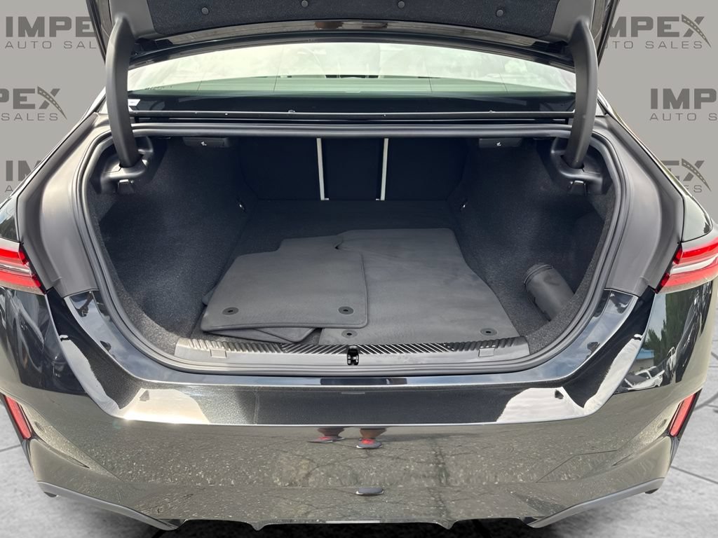 Used 2024 BMW i5 eDrive40i w/ M Sport Package RWD image 30