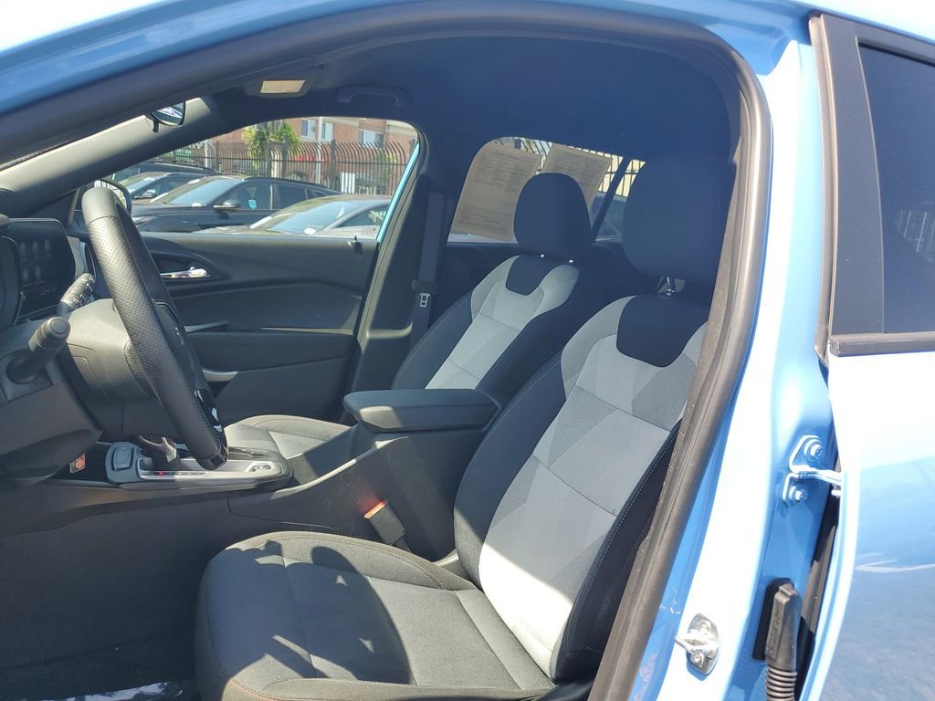 Used 2024 Chevrolet Trax RS image 18