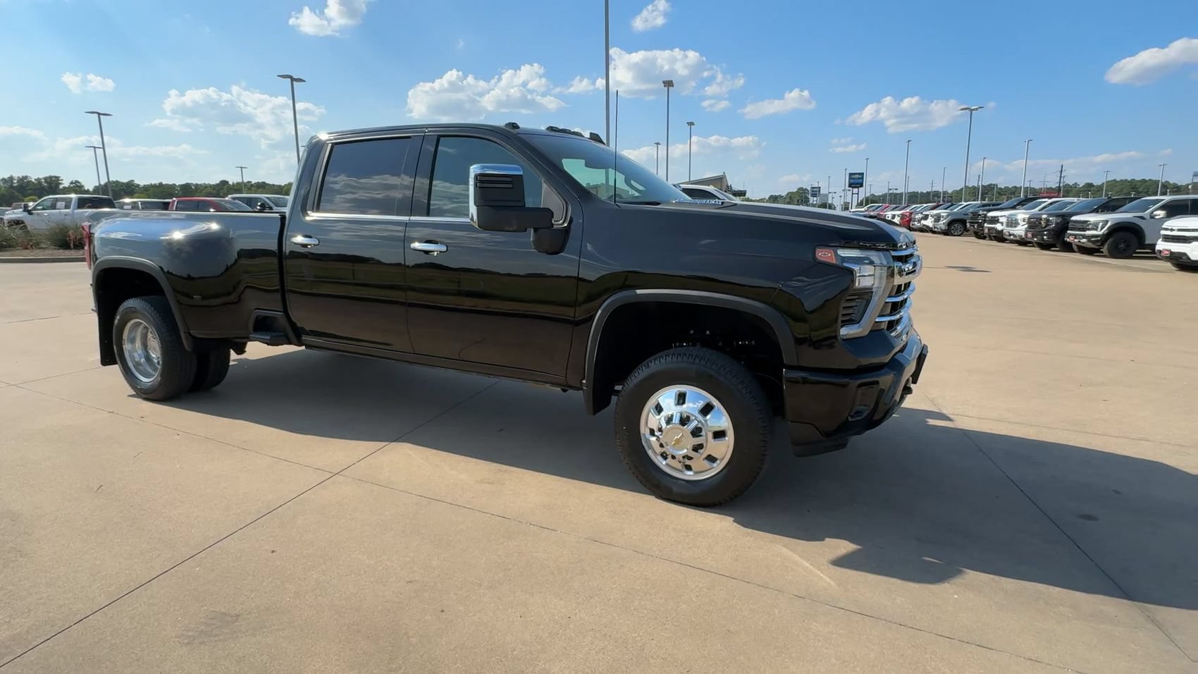 Used 2026 Chevrolet Silverado 3500 LTZ w/ LTZ Convenience Package AWD/4WD image 9