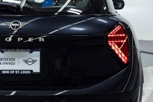 Certified 2025 MINI Cooper 2-Door Hardtop image 8