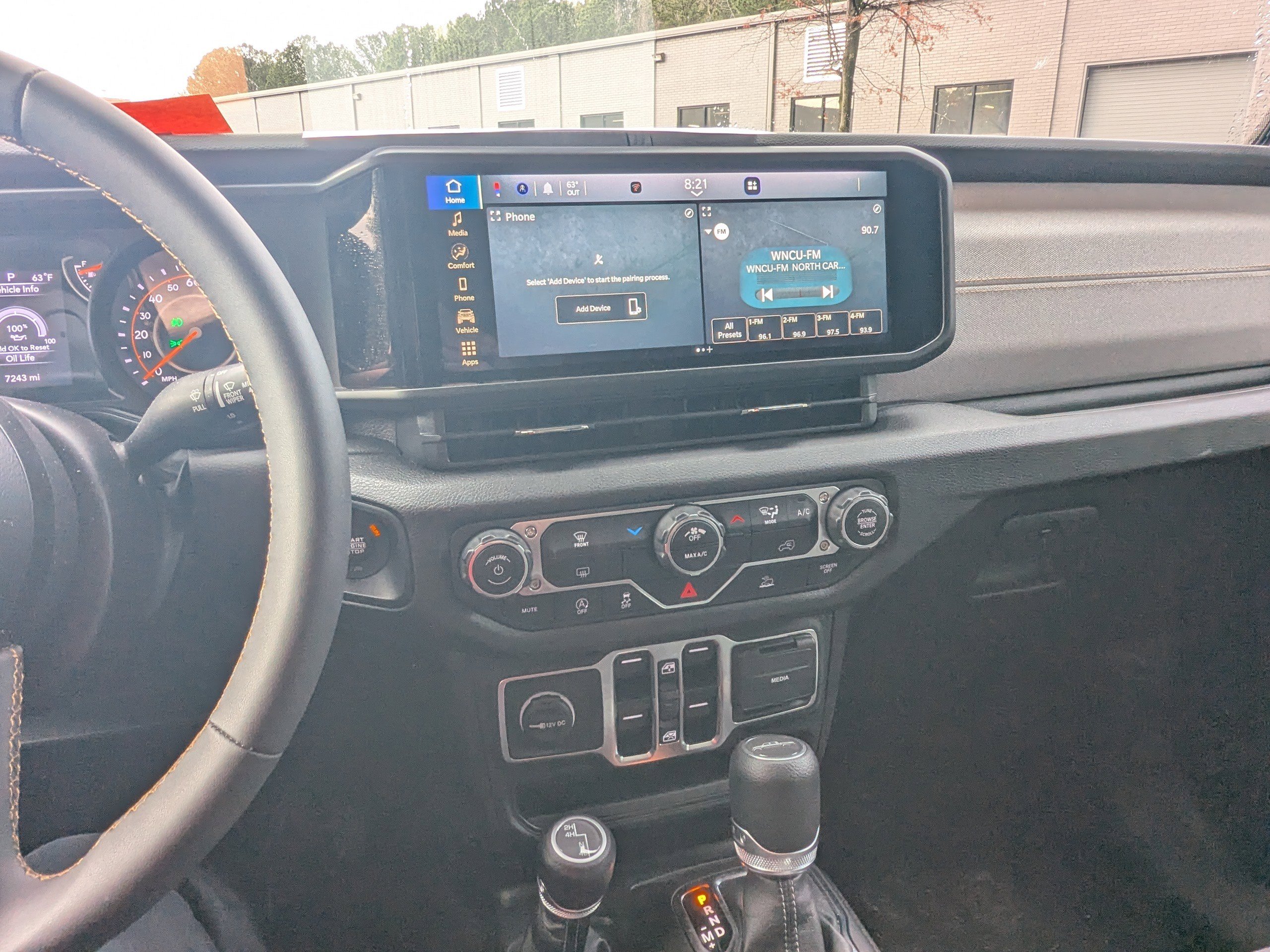 Certified 2025 Jeep Gladiator Sport image 25