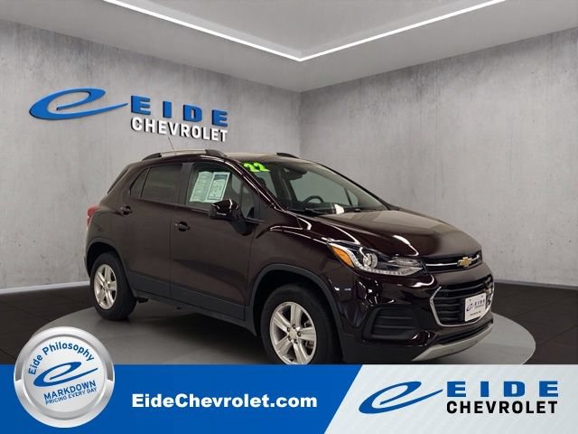 Used 2022 Chevrolet Trax LT w/ LT Convenience Package AWD/4WD image 1