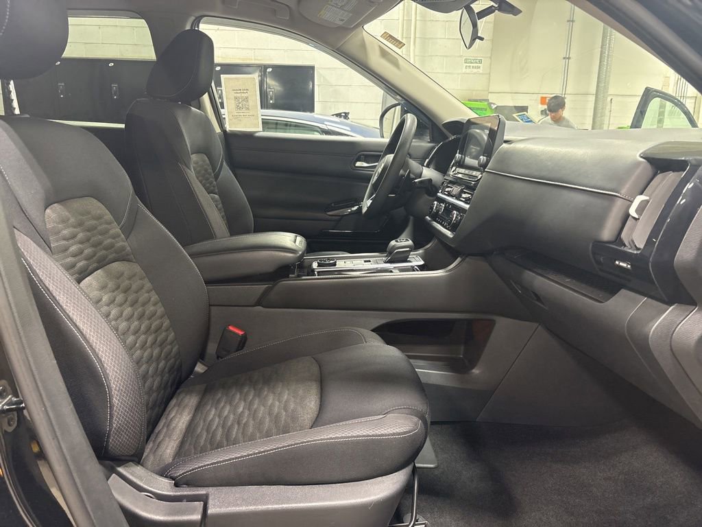 Used 2022 Nissan Pathfinder S image 15