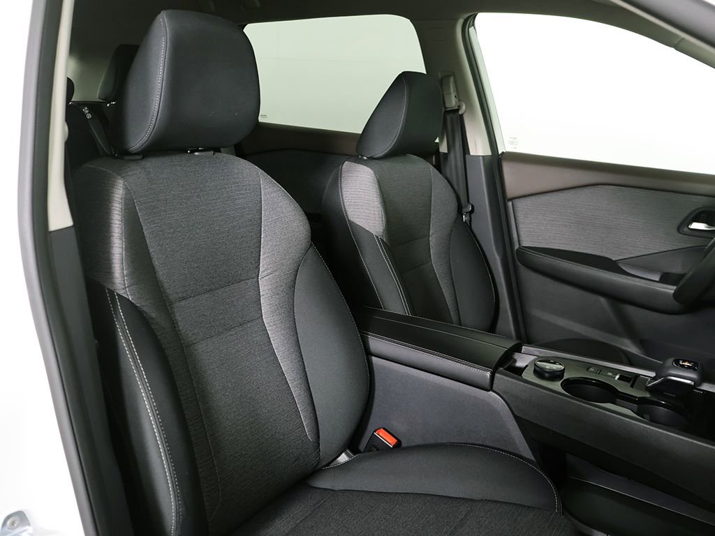 Used 2022 Nissan Rogue SV image 25