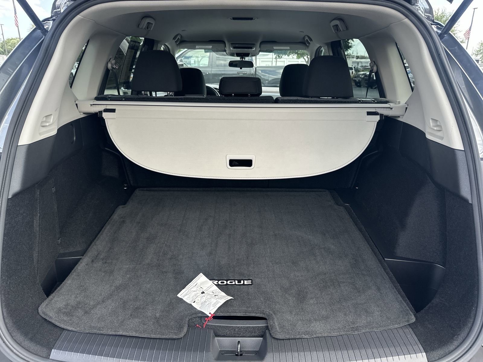 Used 2023 Nissan Rogue SV FWD image 32