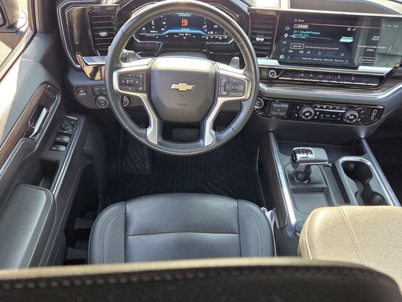 Used 2023 Chevrolet Silverado 1500 LT AWD/4WD image 9