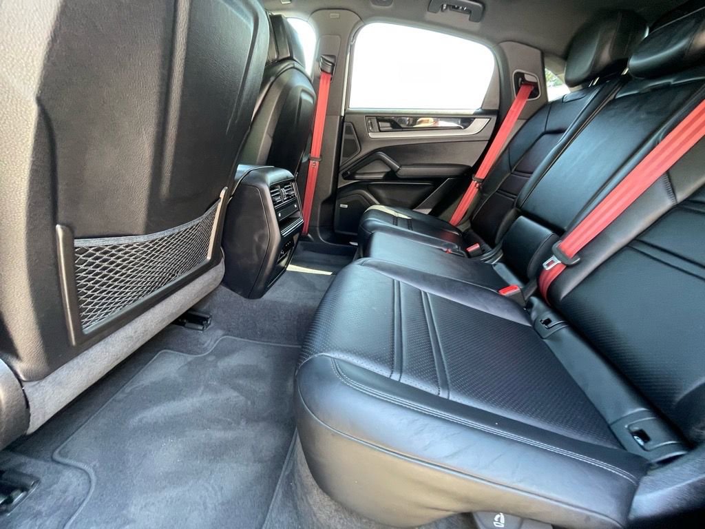 Used 2024 Porsche Cayenne Coupe image 23