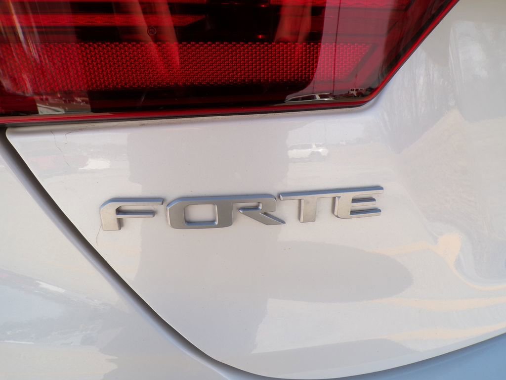 Used 2023 Kia Forte GT-Line w/ GT-Line Premium Package FWD image 6