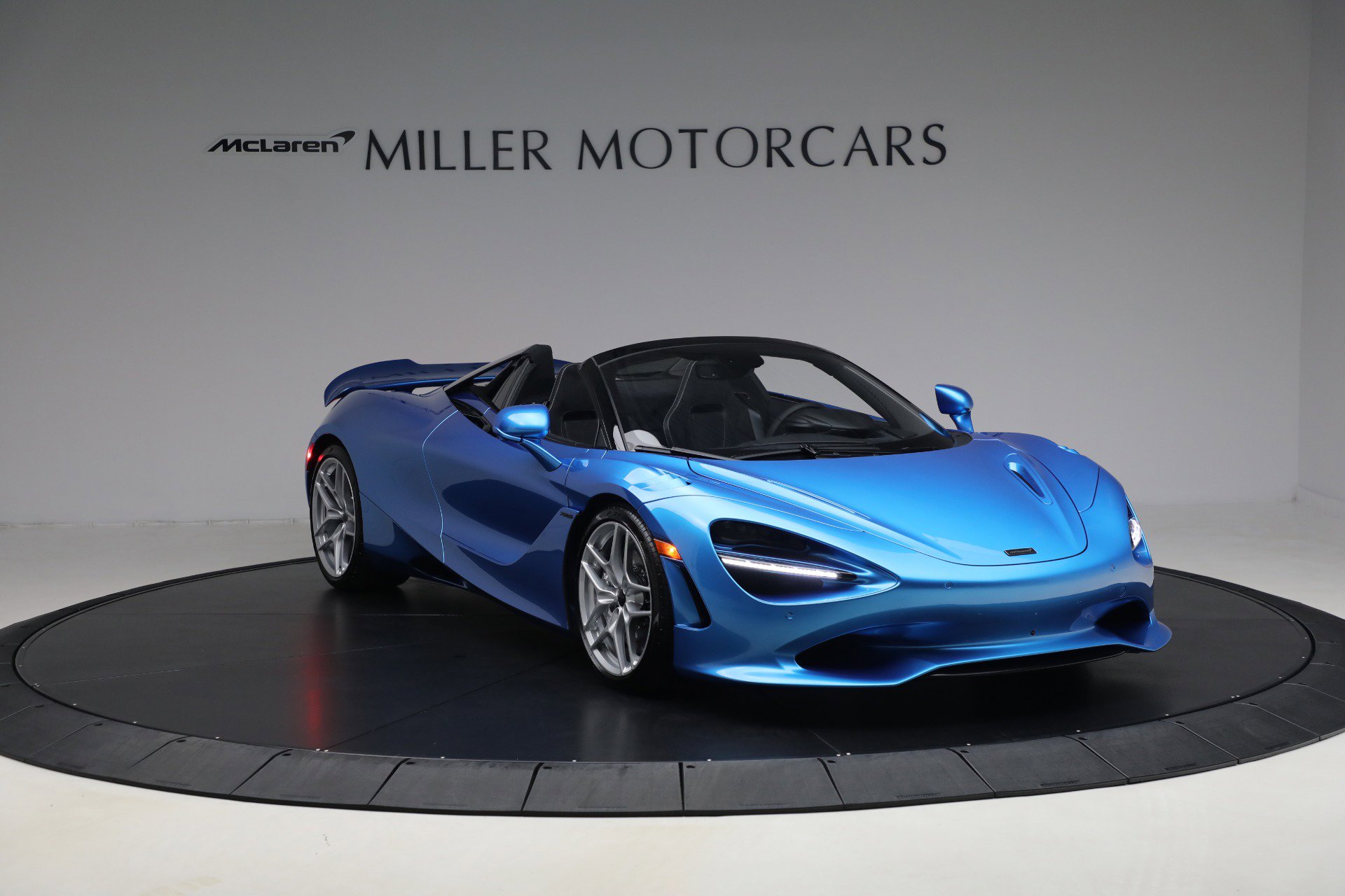 Used 2025 McLaren 750S Spider RWD image 12