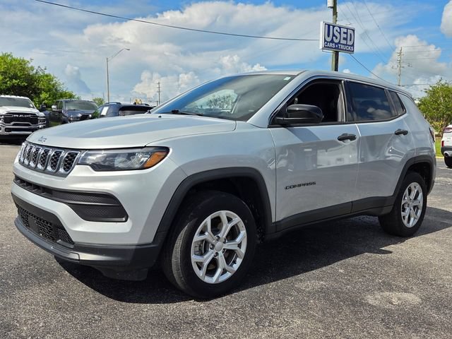 Used 2024 Jeep Compass Sport AWD/4WD image 3