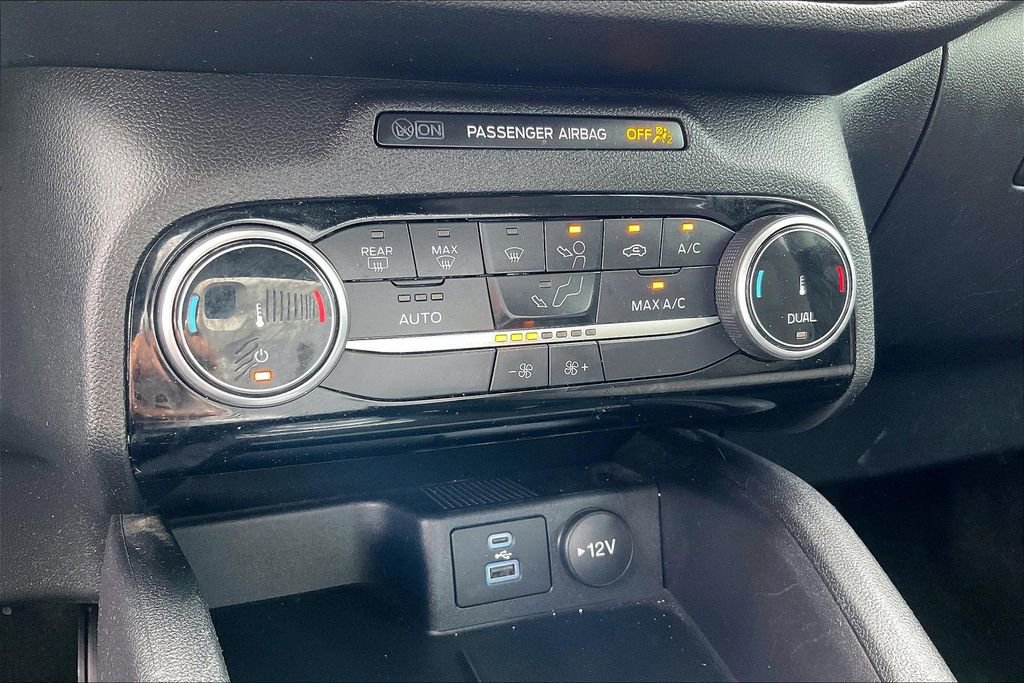 Used 2022 Ford Escape SE w/ SE Sport Appearance Package FWD image 32