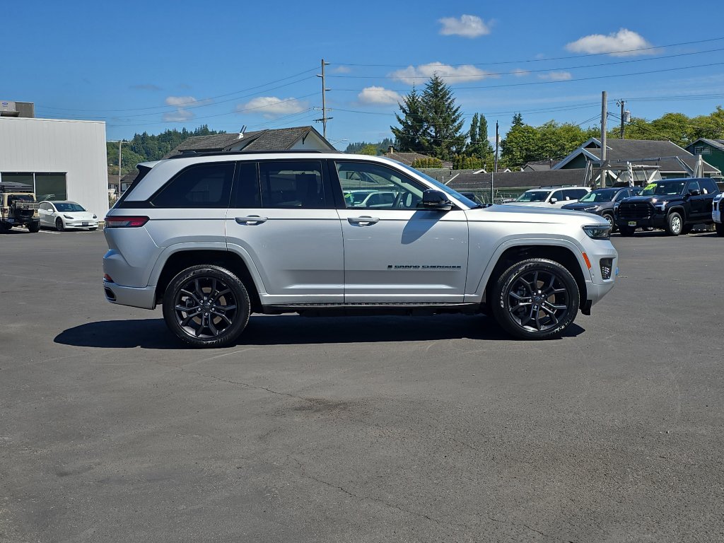 Used 2023 Jeep Grand Cherokee 30th Anniversary image 7