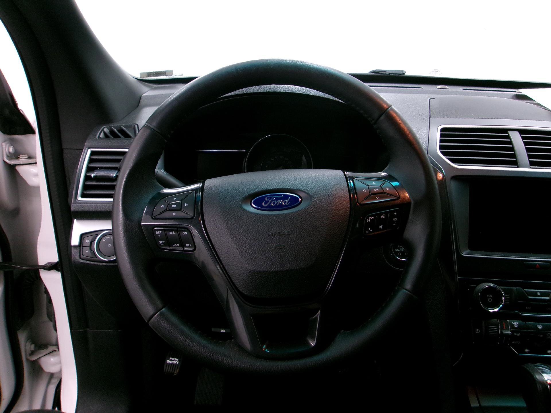 Used 2016 Ford Explorer XLT w/ Equipment Group 201A image 6