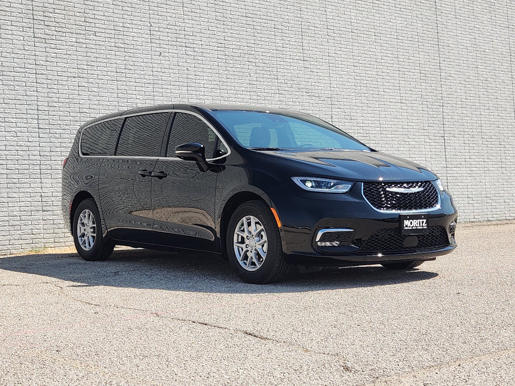 New 2025 Chrysler Pacifica Select image 2