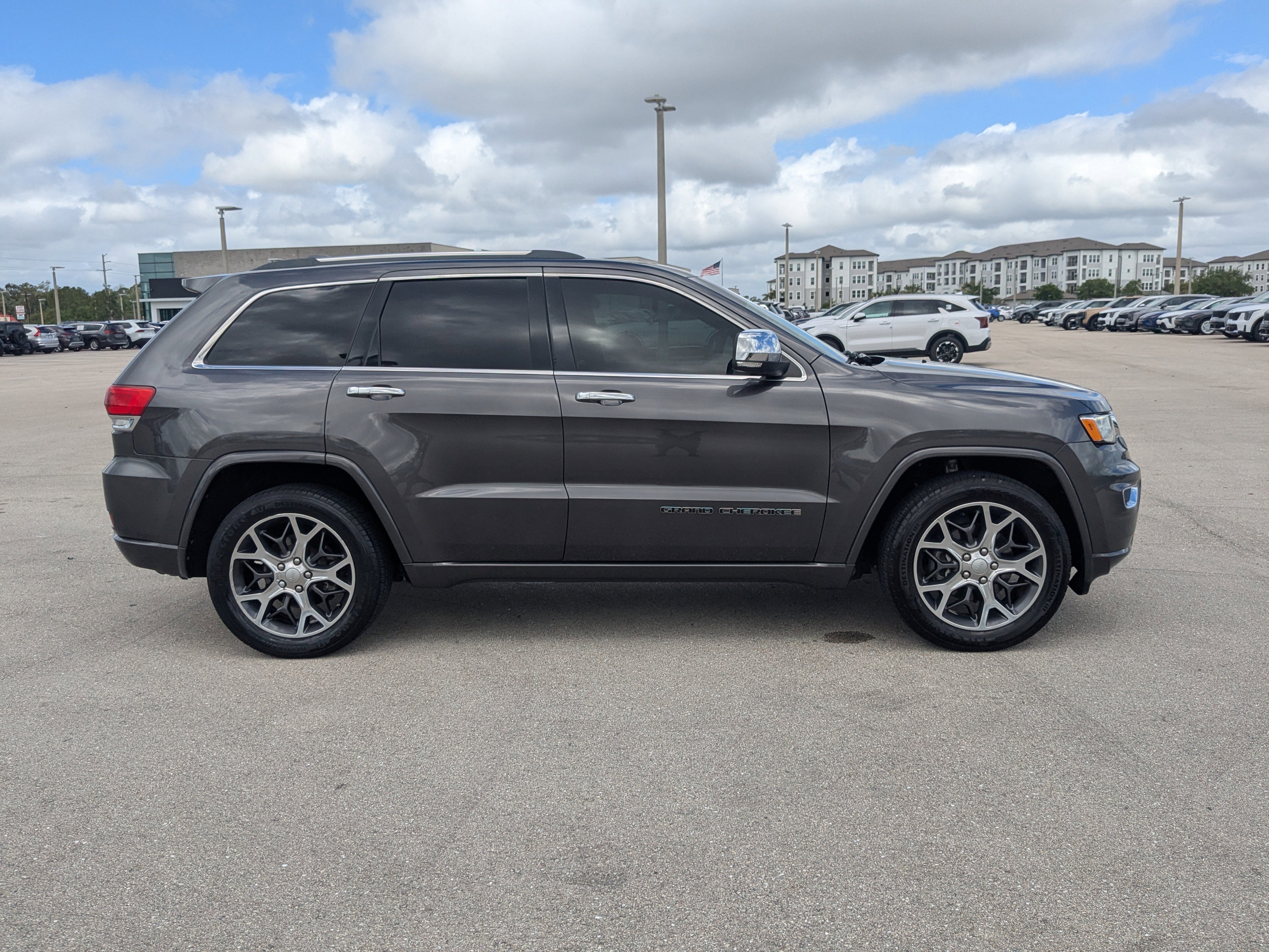 Used 2019 Jeep Grand Cherokee Overland RWD image 4