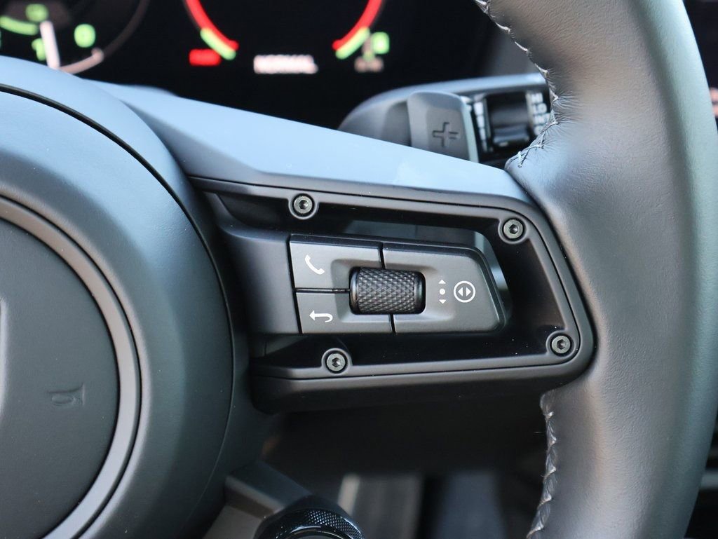 Certified 2026 Porsche 911 GTS RWD image 33
