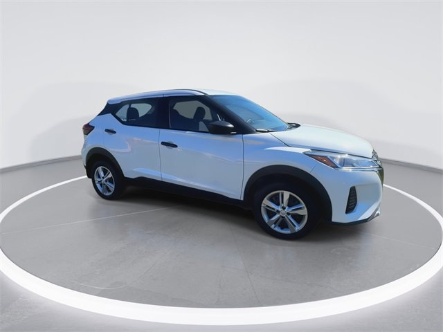 New 2025 Nissan Kicks Play S image 2