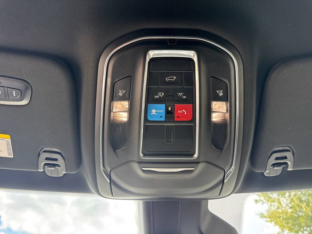 Used 2022 Jeep Wagoneer Series II AWD/4WD image 28