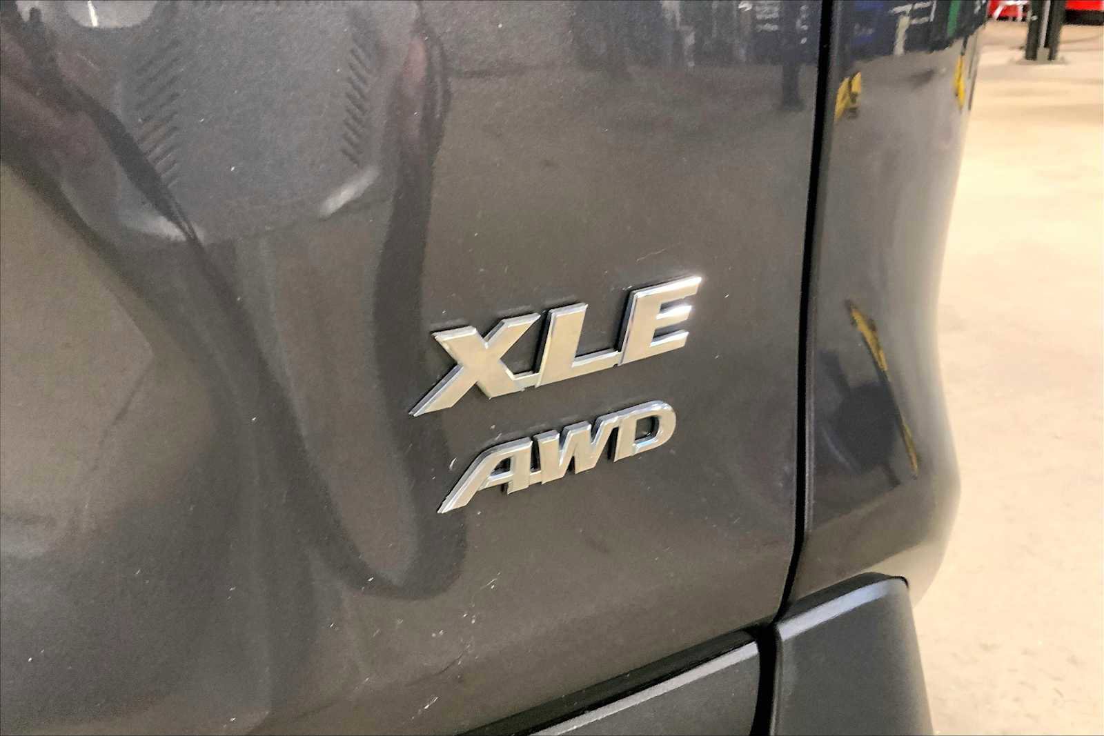 Used 2020 Toyota RAV4 XLE w/ Convenience Package AWD/4WD image 10