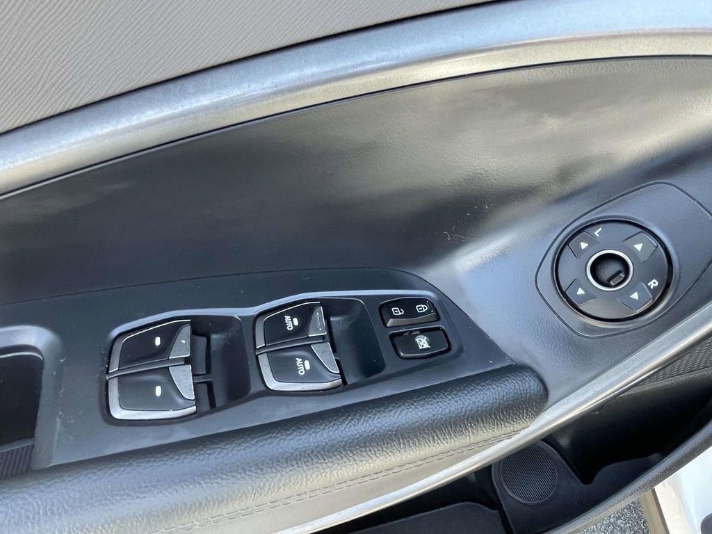 Used 2017 Hyundai Santa Fe Sport w/ 2.4L Value Package 06 FWD image 20