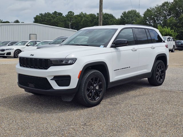 Used 2024 Jeep Grand Cherokee Altitude AWD/4WD image 1