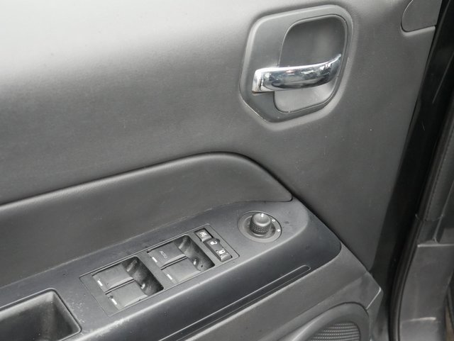 Used 2014 Jeep Patriot Latitude image 11