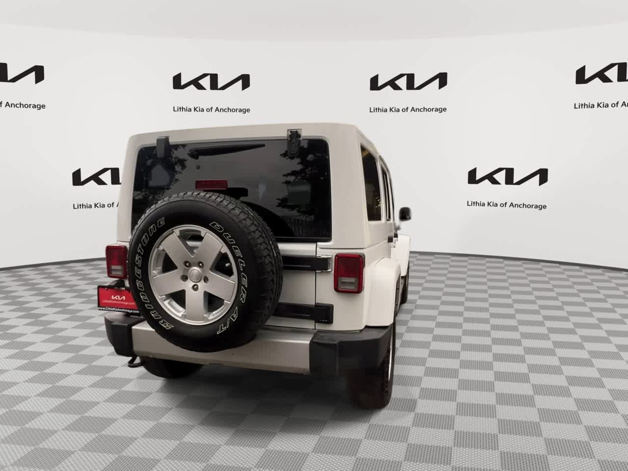 Used 2012 Jeep Wrangler Unlimited Sahara AWD/4WD image 8