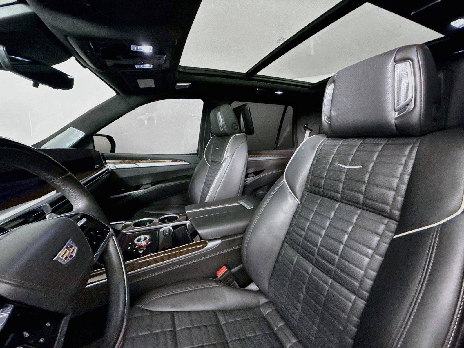 Used 2025 Cadillac Escalade Sport Platinum AWD/4WD image 6