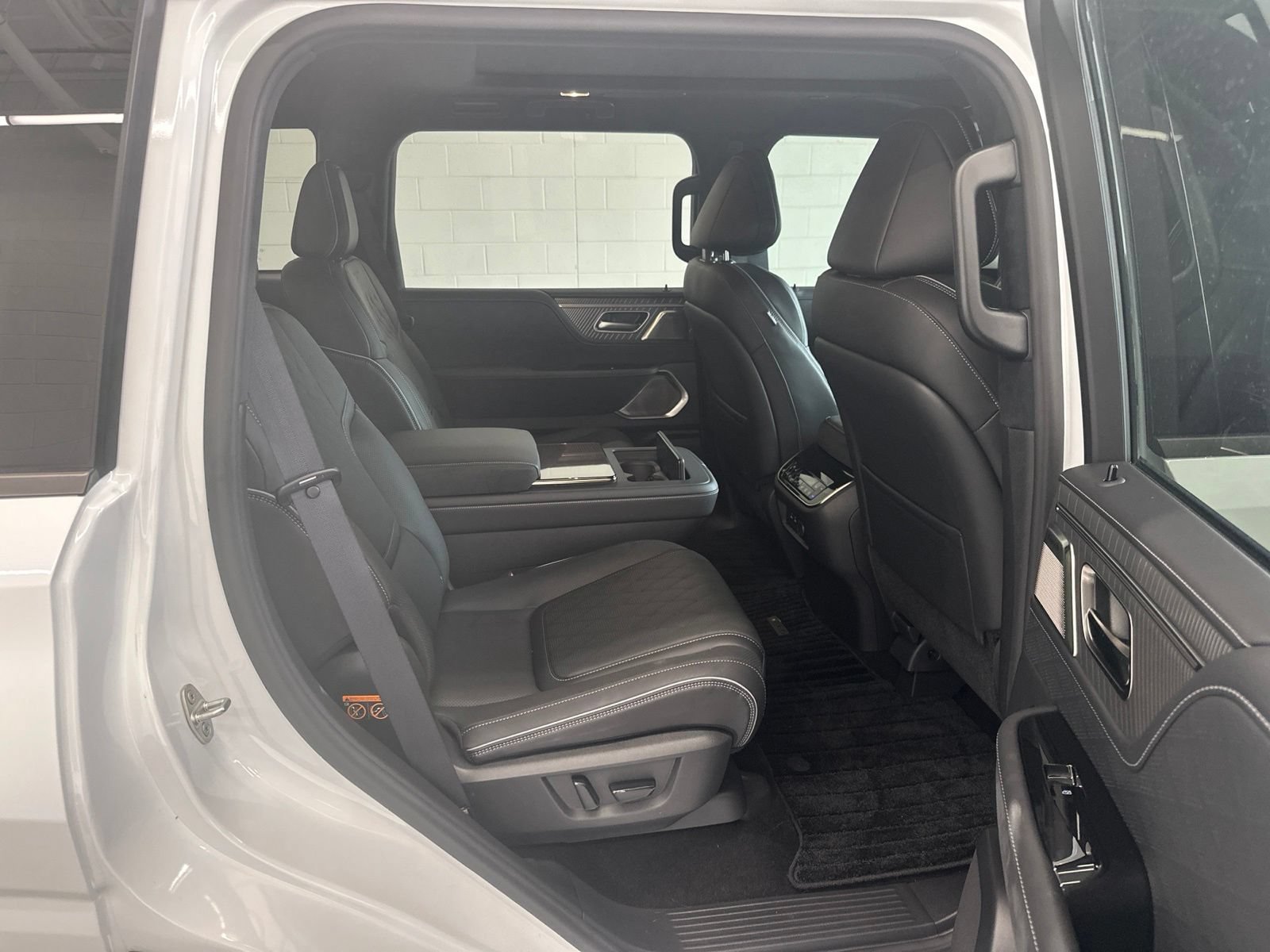 Used 2026 INFINITI QX80 Autograph w/ Premium Cargo Package AWD/4WD image 13