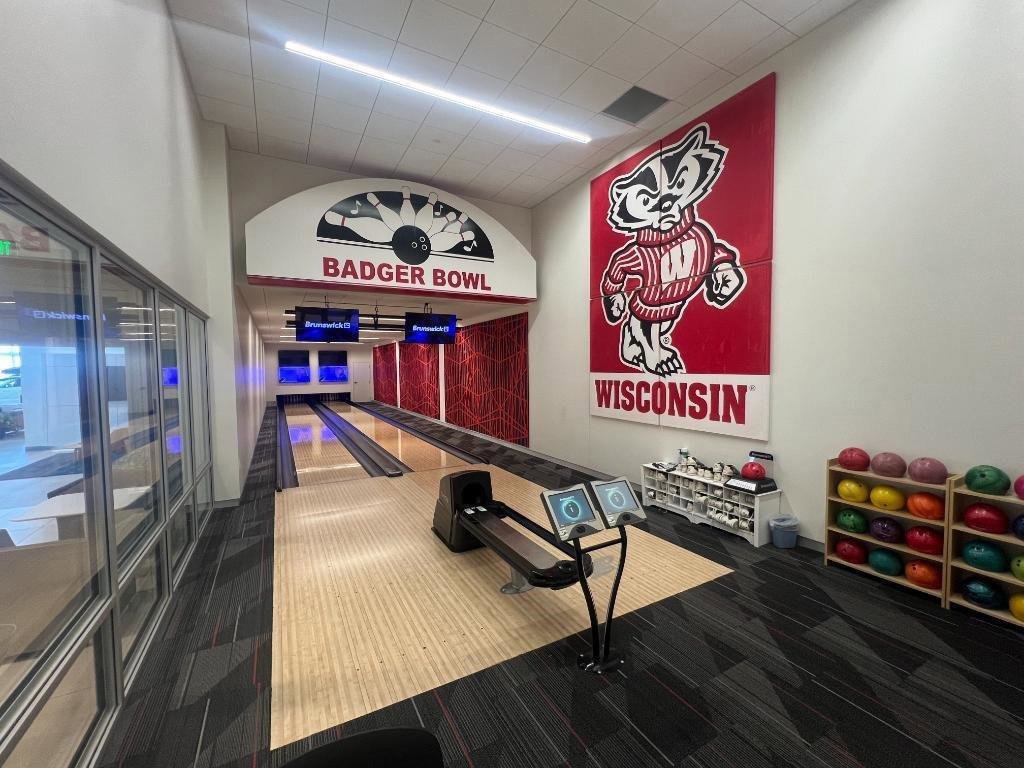 Certified 2025 Volvo XC60 B5 Plus w/ Protection Package Premier image 15