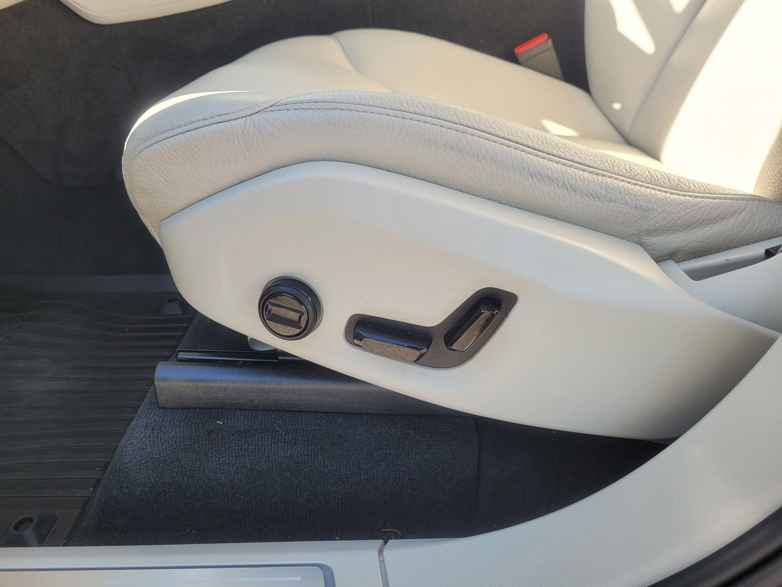 Certified 2023 Volvo XC90 B6 Plus w/ Protection Package Premier AWD/4WD image 10