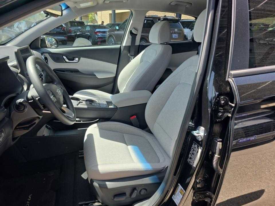 Used 2023 Hyundai Kona SE w/ Cargo Package FWD image 5