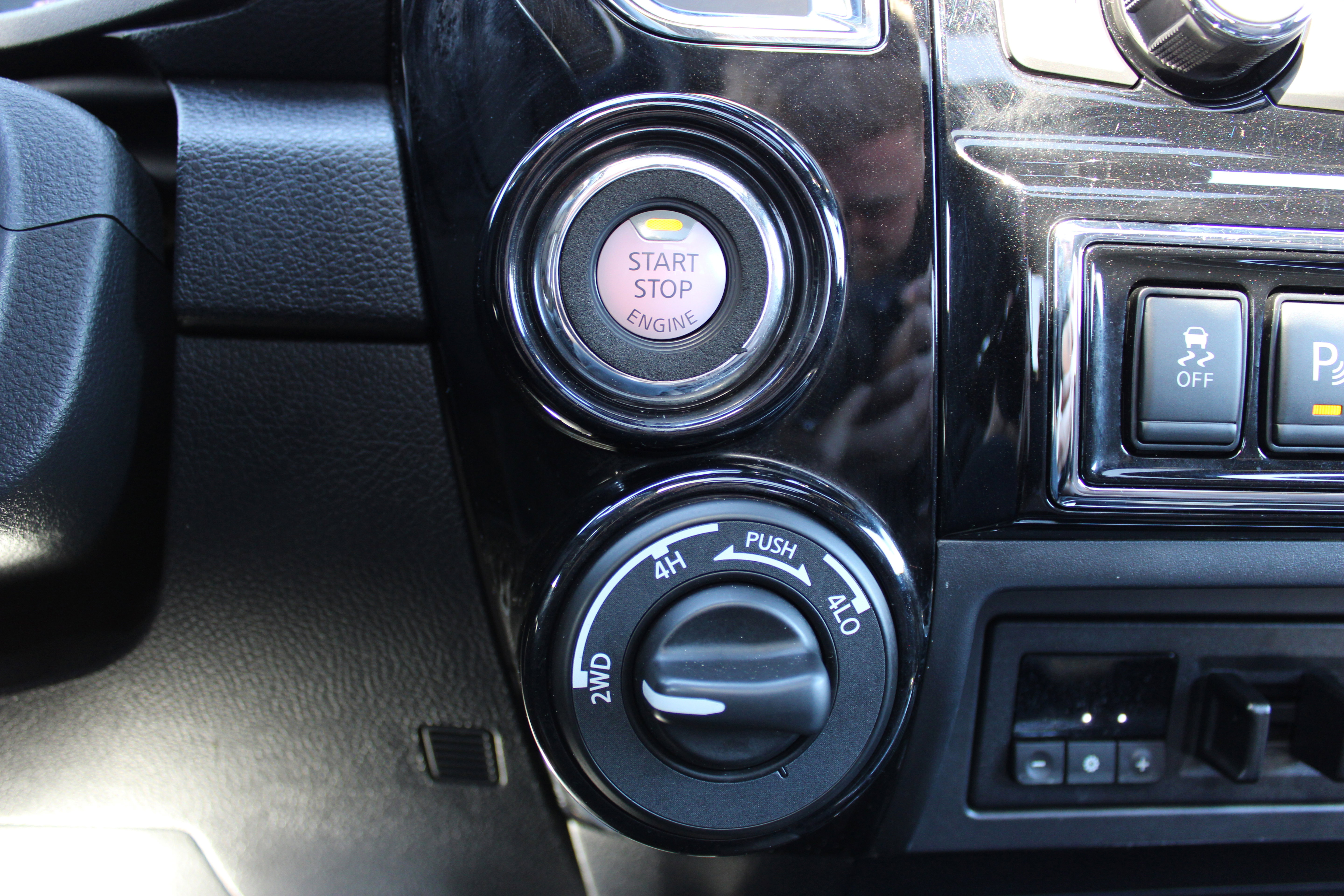 Certified 2023 Nissan Titan Platinum Reserve w/ Moonroof Package image 19