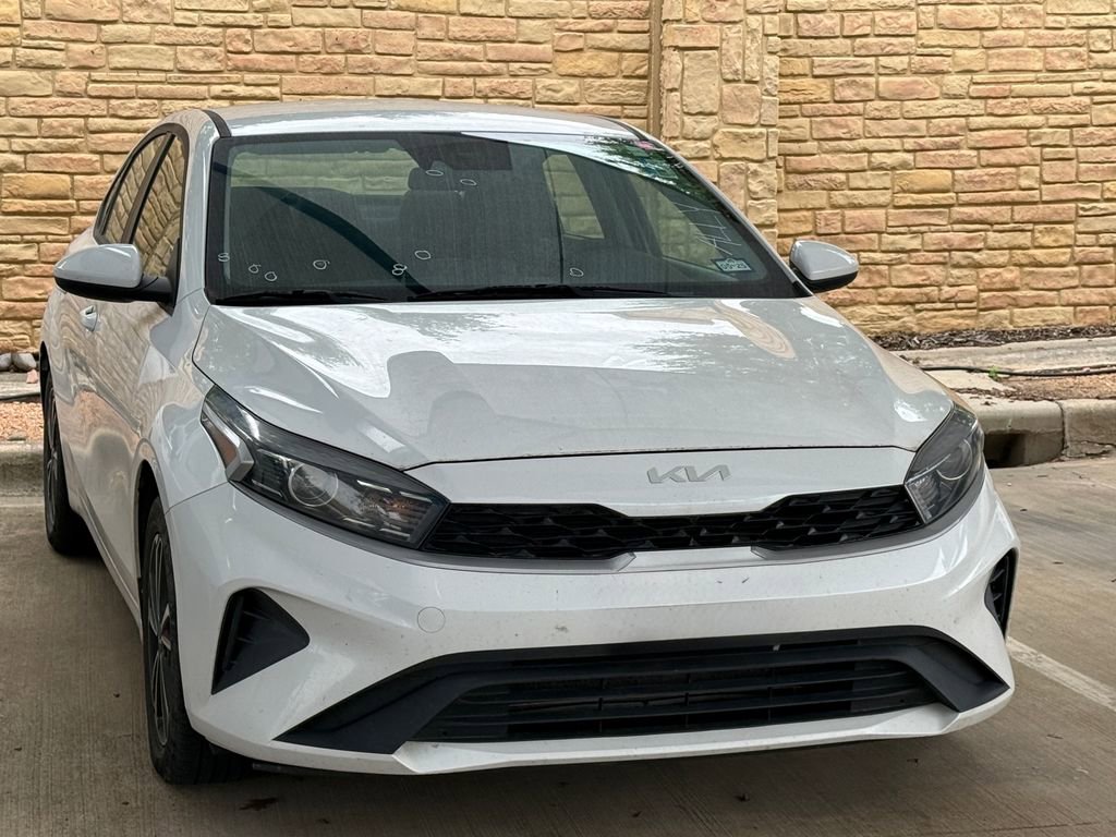 Used 2022 Kia Forte LXS FWD image 3