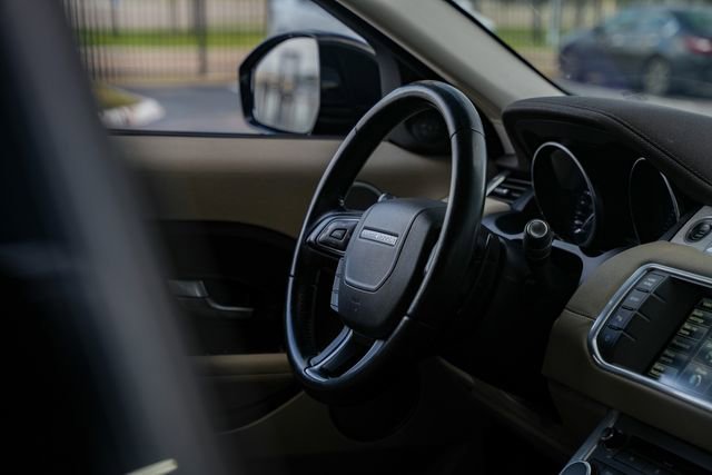 Used 2015 Land Rover Range Rover Evoque Pure image 26